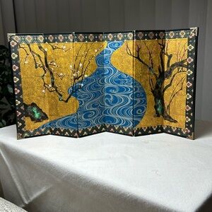 Japanese gilded screen art painting. Beautiful rich gold painted.floor standing.